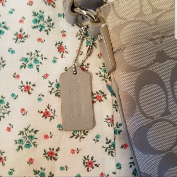 New Coach Legacy Signature Swingpack - Picture 7 of 12